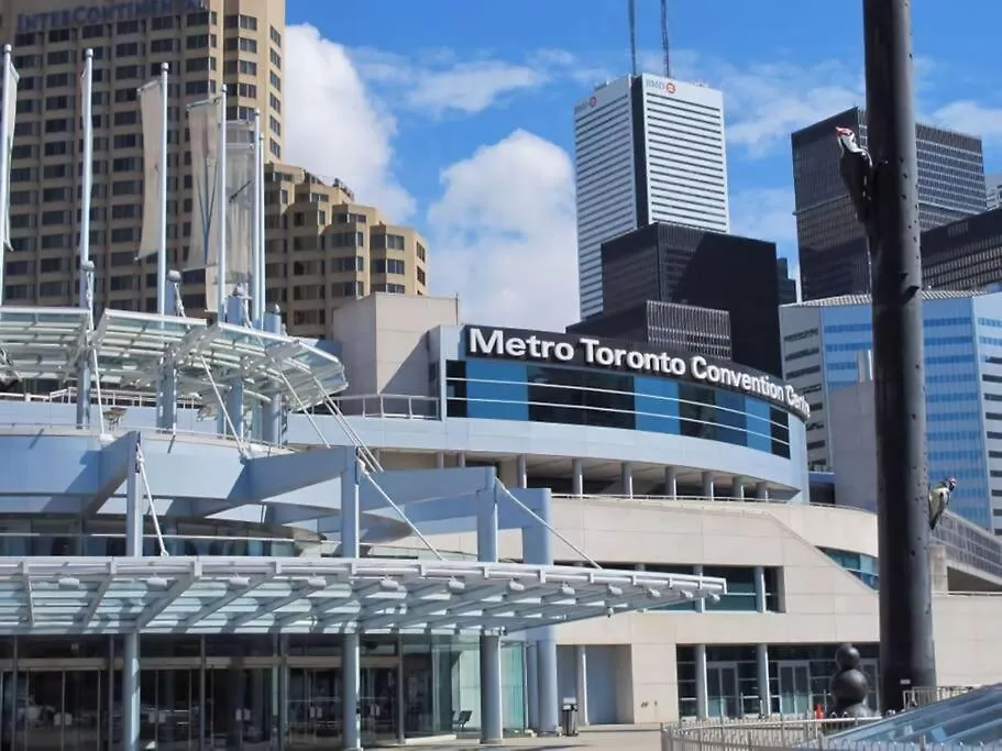 Lush Condo By Cntower - Free Parking Toronto