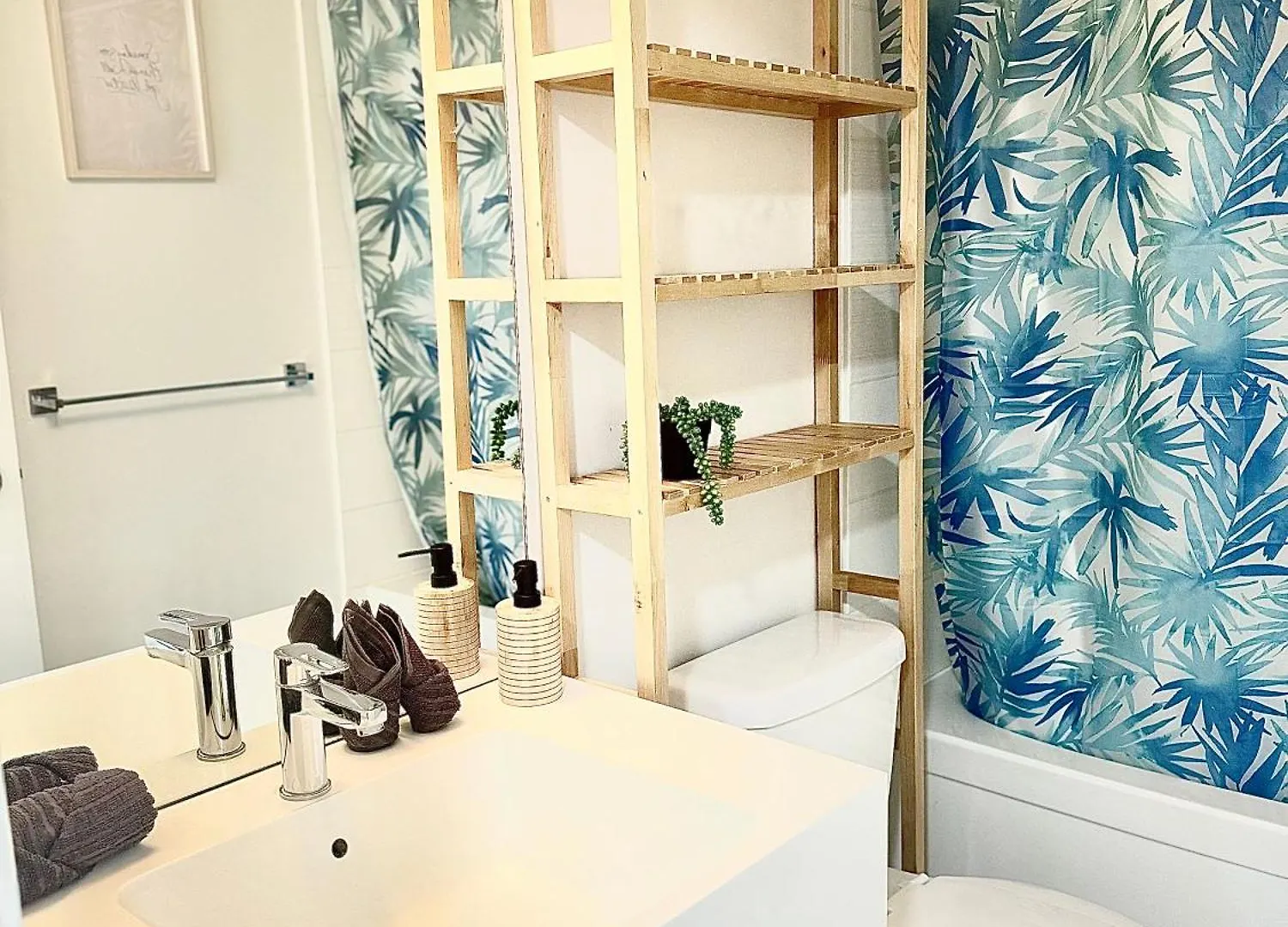 Lush Condo By Cntower - Free Parking Toronto 0*,  Canada