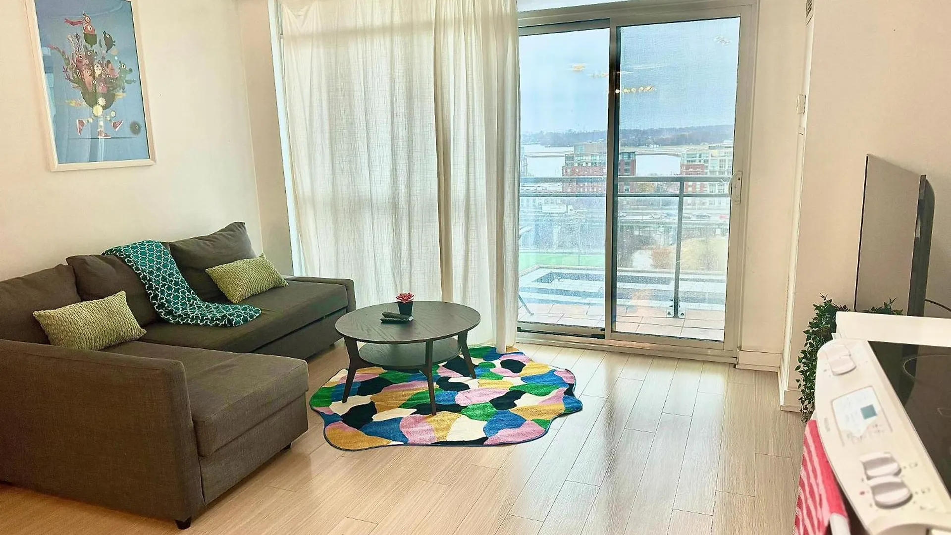 Lush Condo By Cntower - Free Parking Toronto Canada