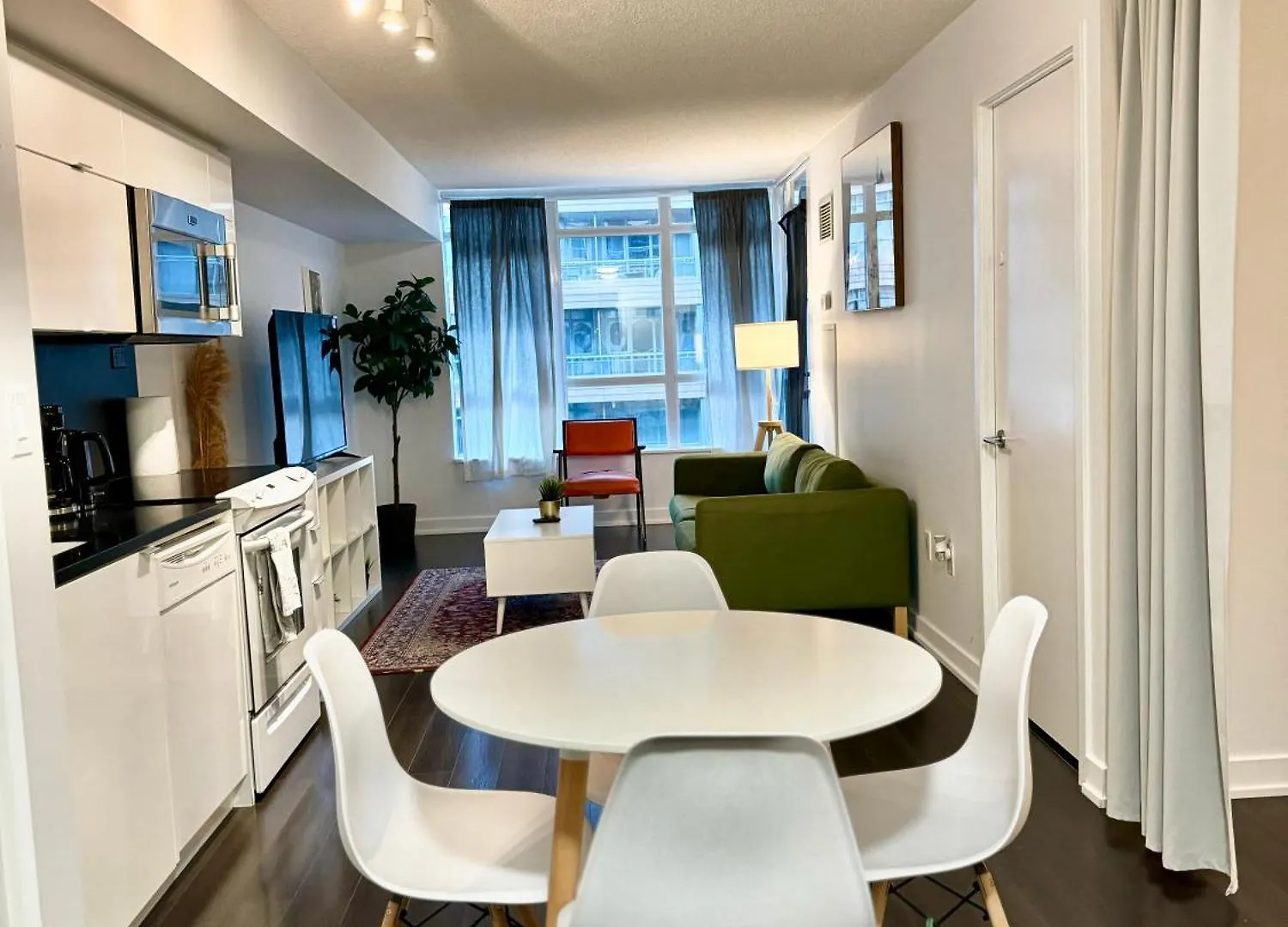 Lush Condo By Cntower - Free Parking Toronto Apartmán