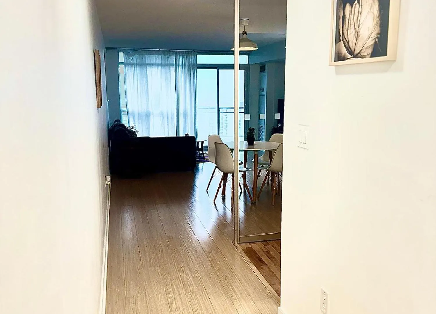 Apartment Lush Condo By Cntower - Free Parking Toronto